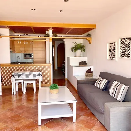 Chic Feel - Oceanfront, Heated Pool Апартаменты Адехе