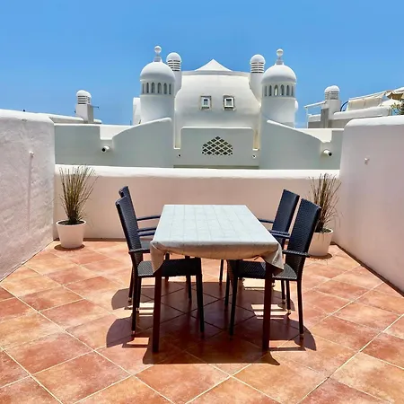 Chic Feel - Oceanfront, Heated Pool Апартаменты Адехе