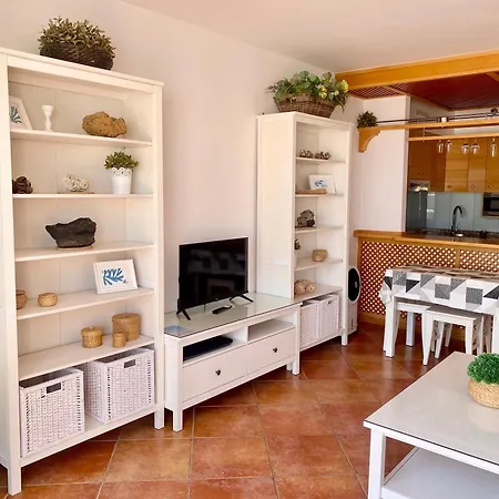 דירה Chic Feel - Oceanfront, Heated Pool אדחה